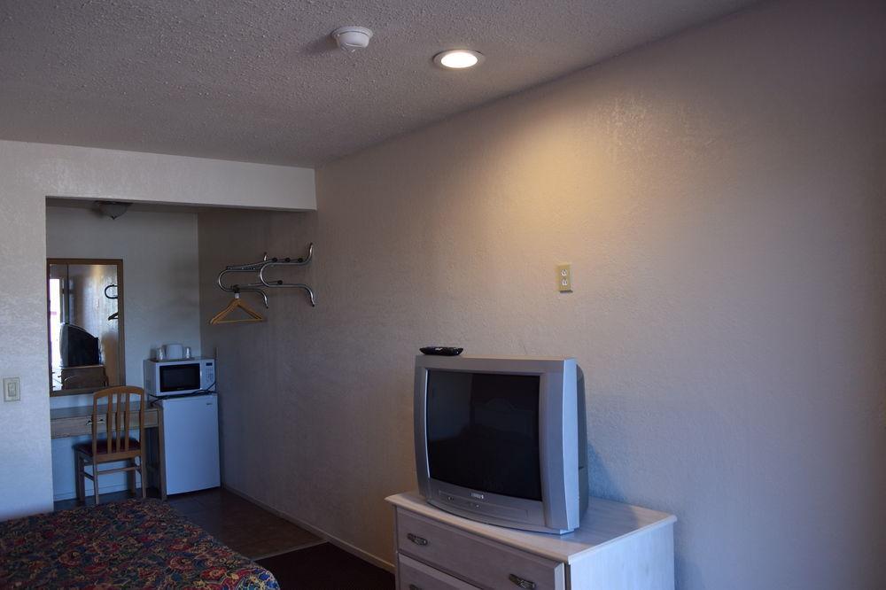 Capri Boardwalk Motel 2*